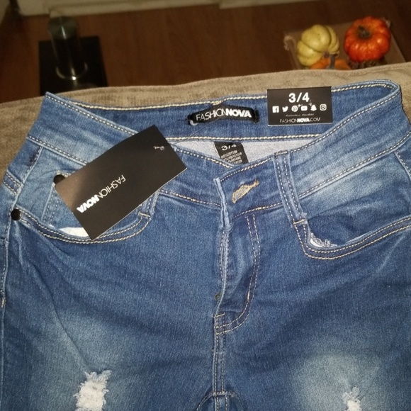 Fashion Nova jeans - Picture 1 of 5